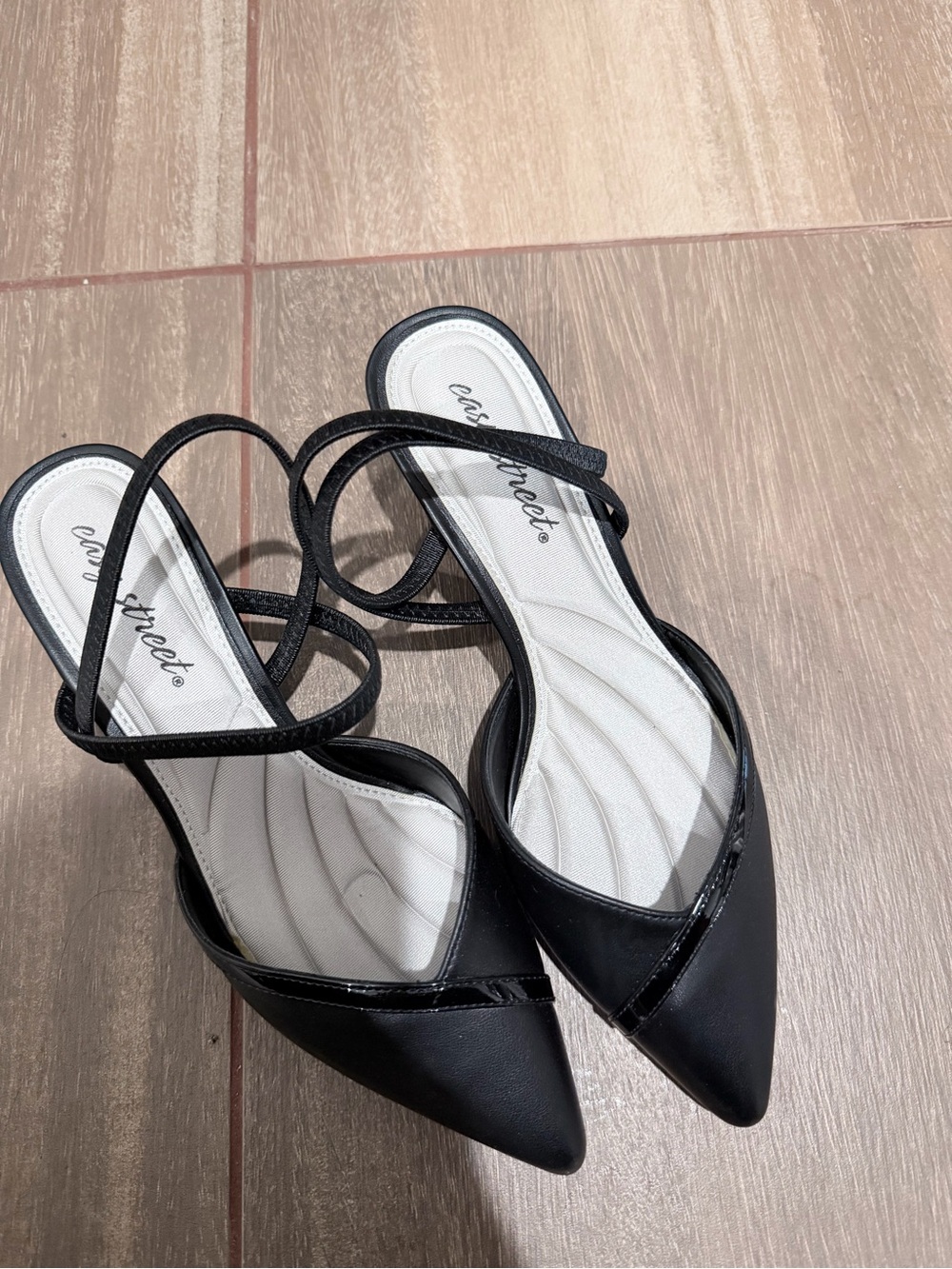 Brand New Easy Street Black Pointed Strap Women's Mules